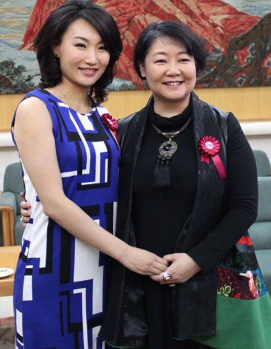 的喜好劝解李梓萌,让她放下架子,降低要求,找个普通人肯定能结婚生子