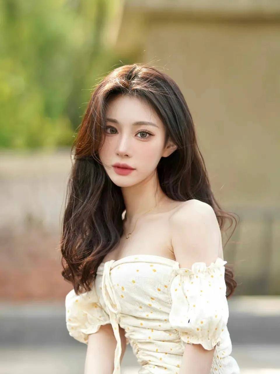 公园偶遇小姐姐这写真大片真是漂亮