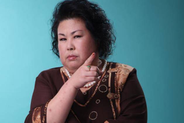 她200斤却受赵本山力捧,饰演泼妇30年入木三分,至今无人敢娶_董立范
