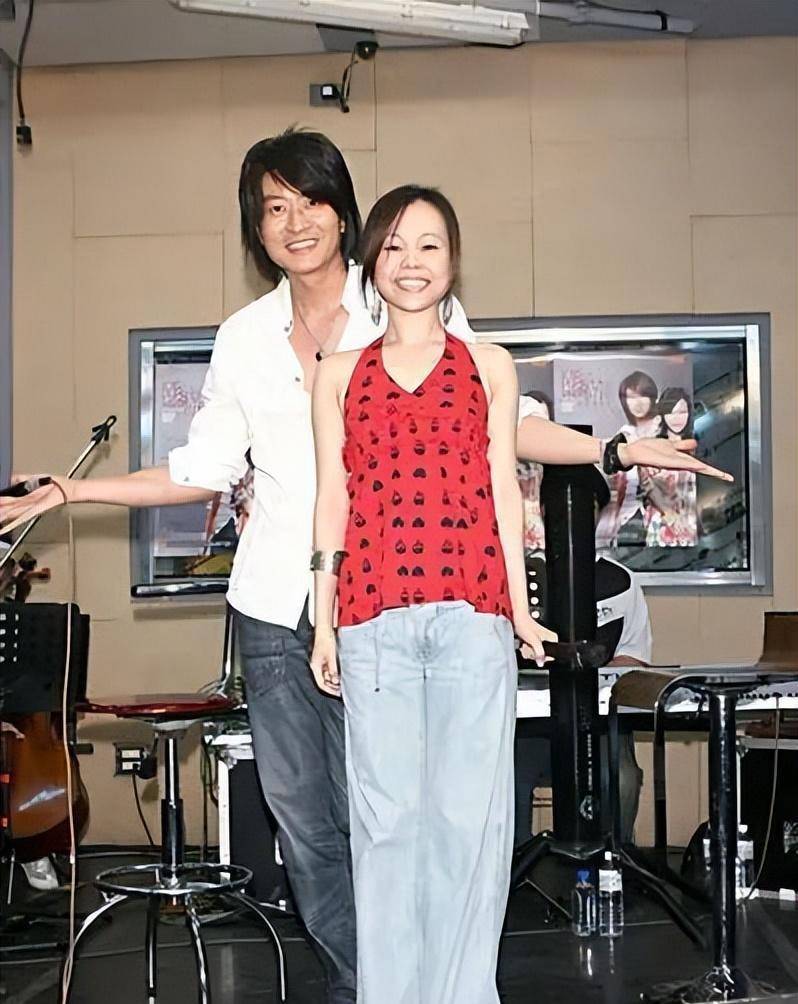 游鸿明:红了不忘本,娶平凡女友,两个女儿是手心里的宝_张宇_袁惟仁