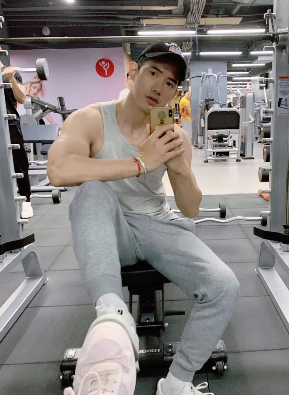 原创好男儿吴建飞竟然38岁了这寸头肌肉身材也太撩了吧