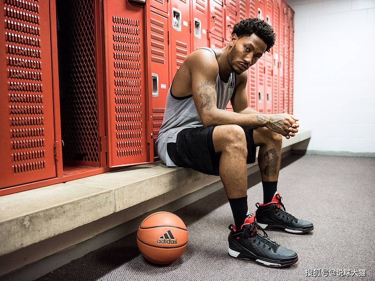 nba球员训练多奇葩?库里戴墨镜詹皇抬轮胎,你和欧文差个塑料袋