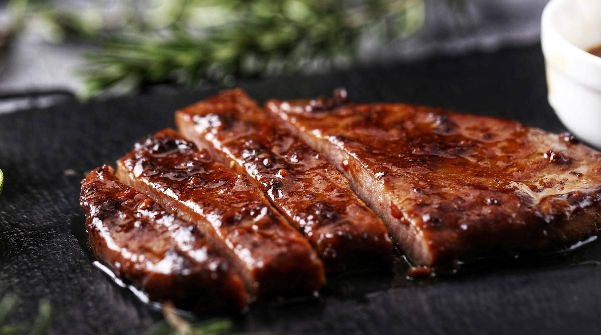 海盐黑椒牛排,新手入门西餐首选,厨艺小白零失误,配红酒超美味_黄油