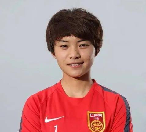 中国女足王霜再次留洋,队友表示不舍,王霜究竟有何实力与魅力?