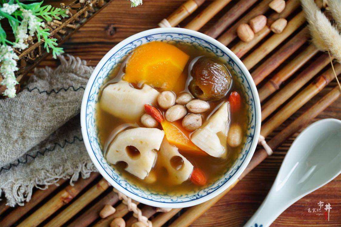 原创
            老话：“秋喝一碗汤，火平燥气消”，一碗汤指的是啥？怎么做？
                
                 
    花生莲藕汤——老井说——
