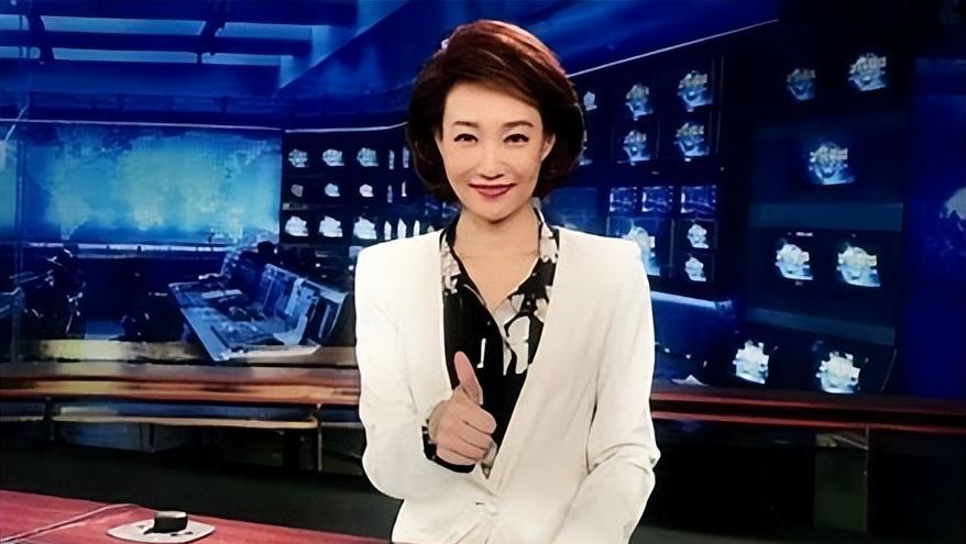 李梓萌是央视《新闻联播》主持人中最年轻的女主播,至今,李梓萌已主持