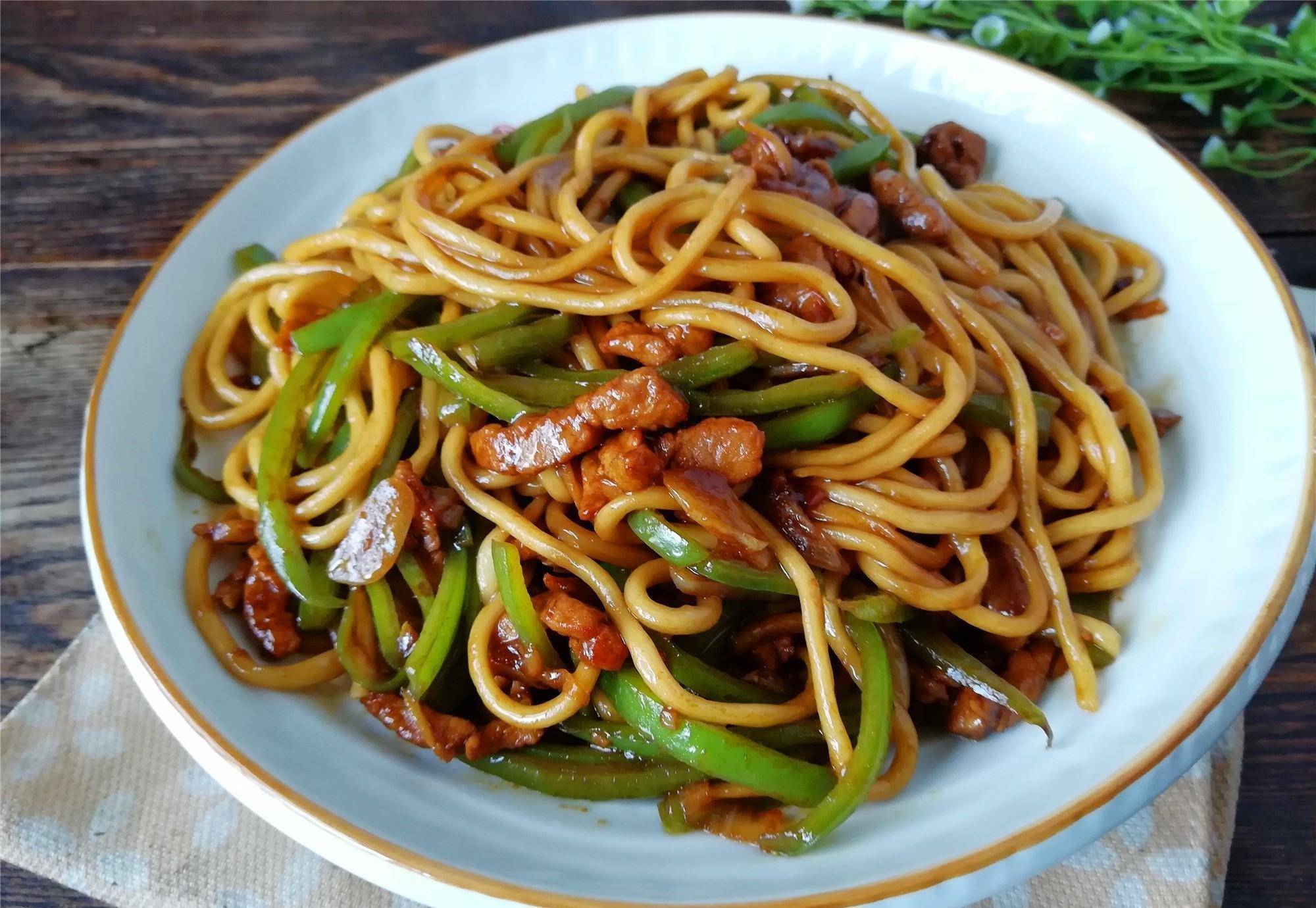 入秋了,凉面,热面都靠边,炒面最香,5道家常炒面,太好吃了_尖椒_香菇