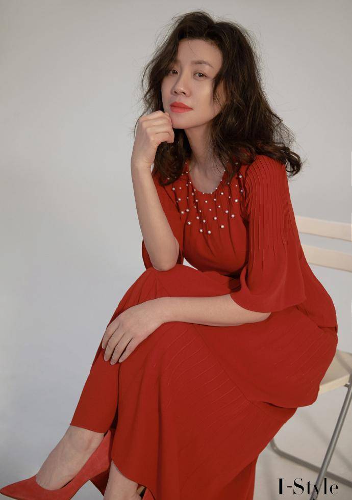 真心被刘琳气质所折服,"质朴穿搭"蕴藏高级感,气质出众太优雅_时尚