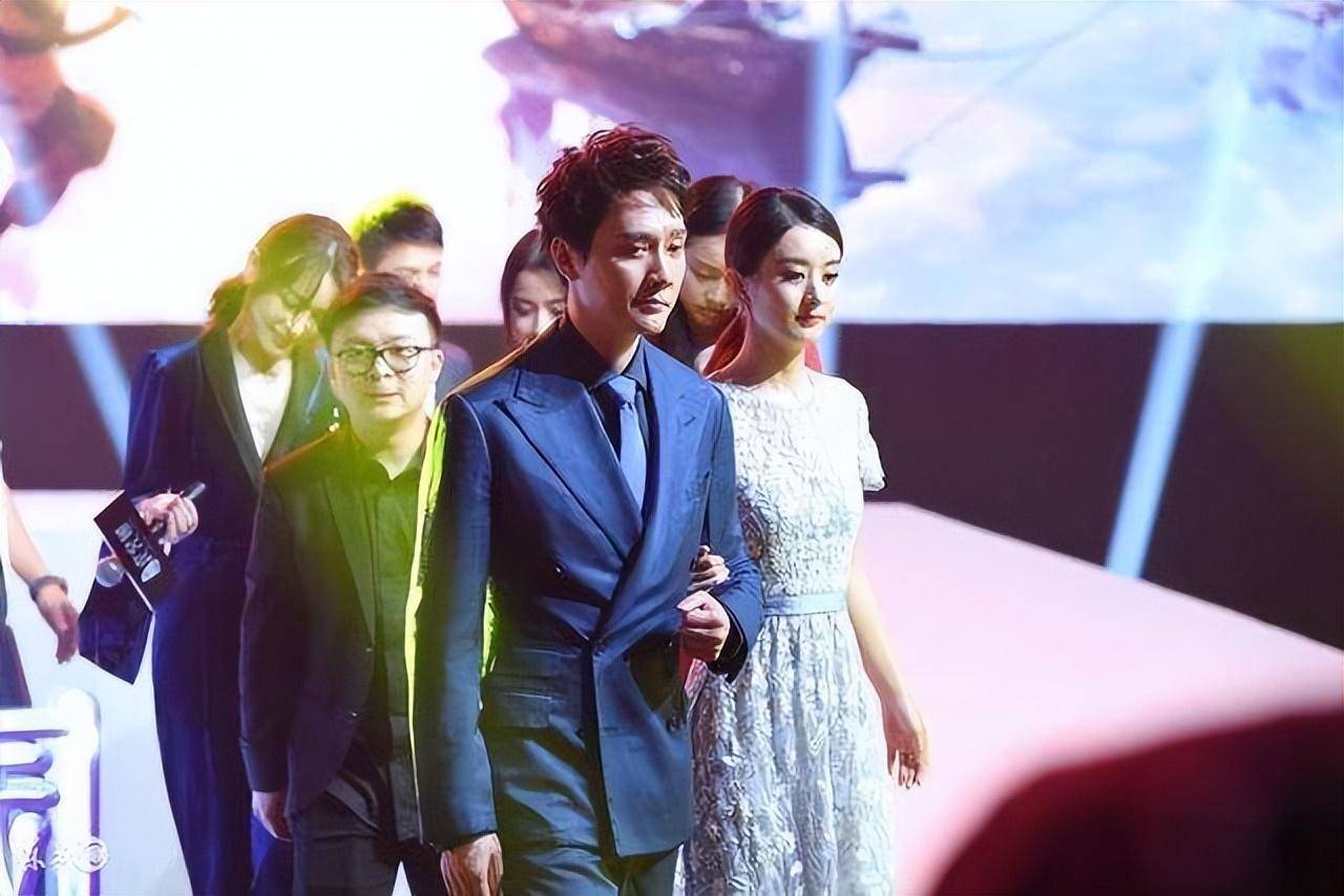 领证生子就是"不办婚礼"的5位明星,最后都离婚了,早有预谋吗_董子健