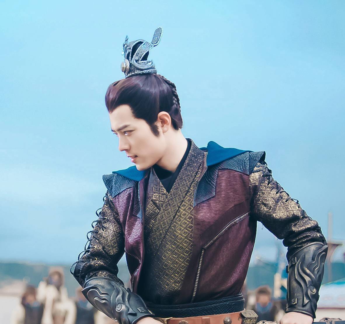 肖战携《狼殿下》新造型亮相,比起魏无羡如何?_世子_网友_剧中