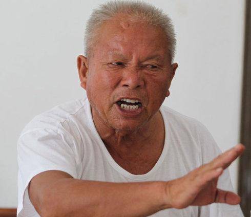 还记得表情包"梭哈老人"吗?