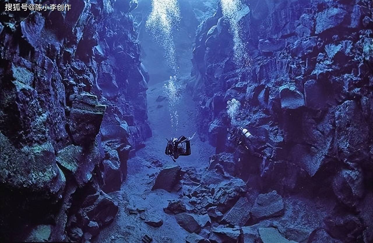 世界上最深的海沟：马里亚纳海沟，最深处达11034米。-度小视