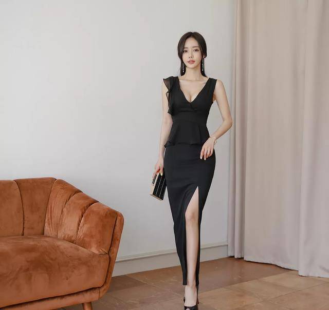 孙允珠穿黑色深v长裙太时尚!细腰长腿魔鬼身材撩人_美女_穿着_事业