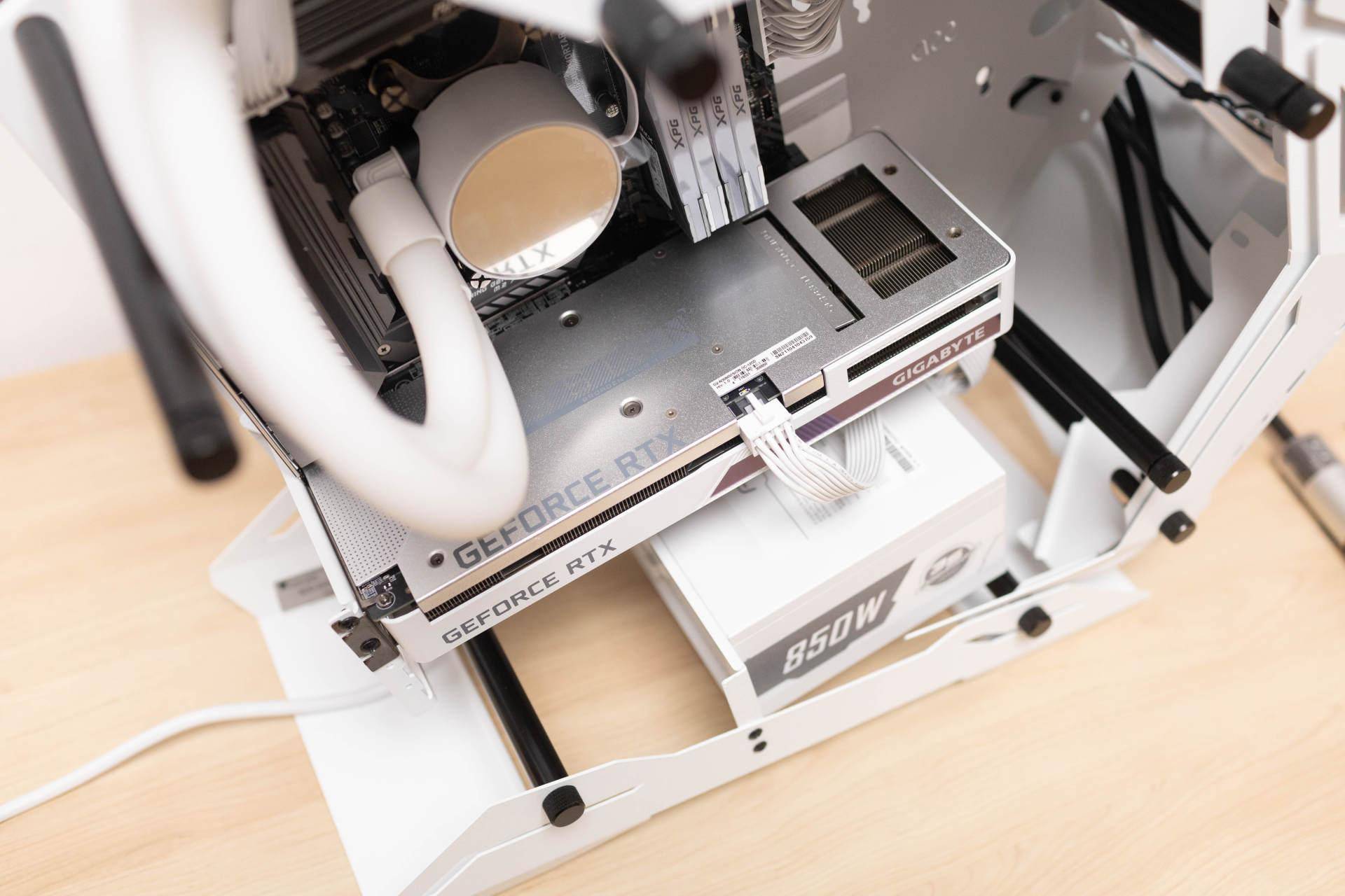 放在角落里也难免吸引目光,乔思伯mod3 mini不一样的机箱_散热_装甲