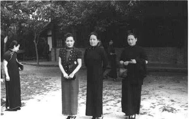 1940年宋氏三姐妹一身旗袍,相聚重庆助力抗战,三妹权势显赫_宋庆龄_孙