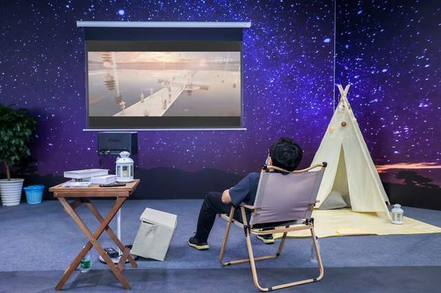 在中国电子信息博览会上踢足球？海信激光显示炫酷展区引热议-家电圈官网