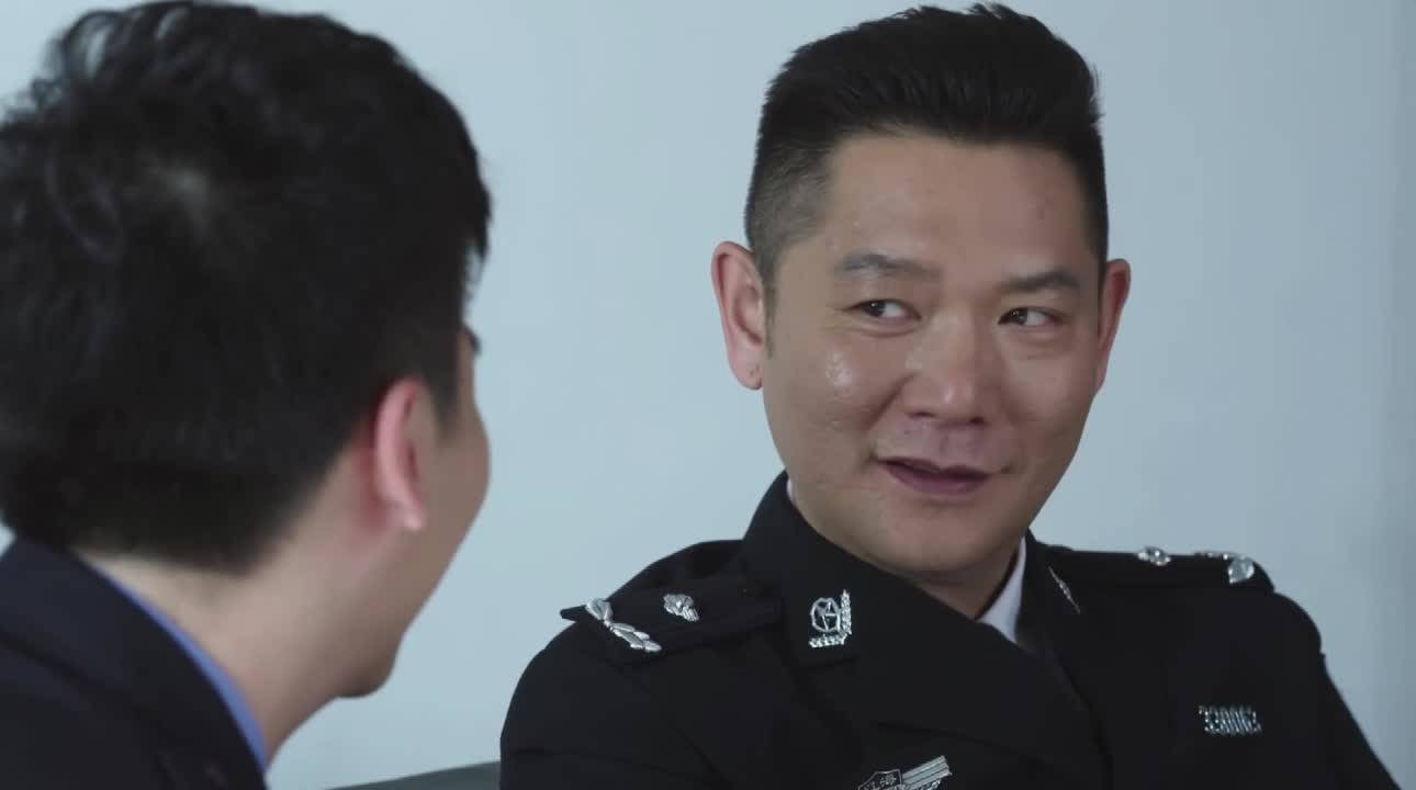 【警察锅哥】简凡成功破案却被停职检查,秦队开导简凡遭简凡打脸_简凡