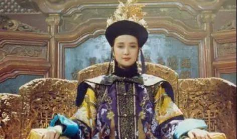 “慈安”她15岁入宫，四个月内即封皇后，她才是比慈禧厉害的狠角色