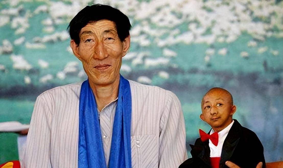 “自己的”中国第一巨人鲍喜顺，不听医生劝告执意生子，现在儿子身高多少？