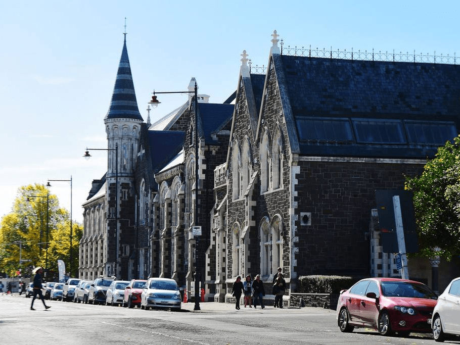 1/5克赖斯特彻奇又称为克莱斯特彻奇或基督城,位于新西兰南岛东岸,又