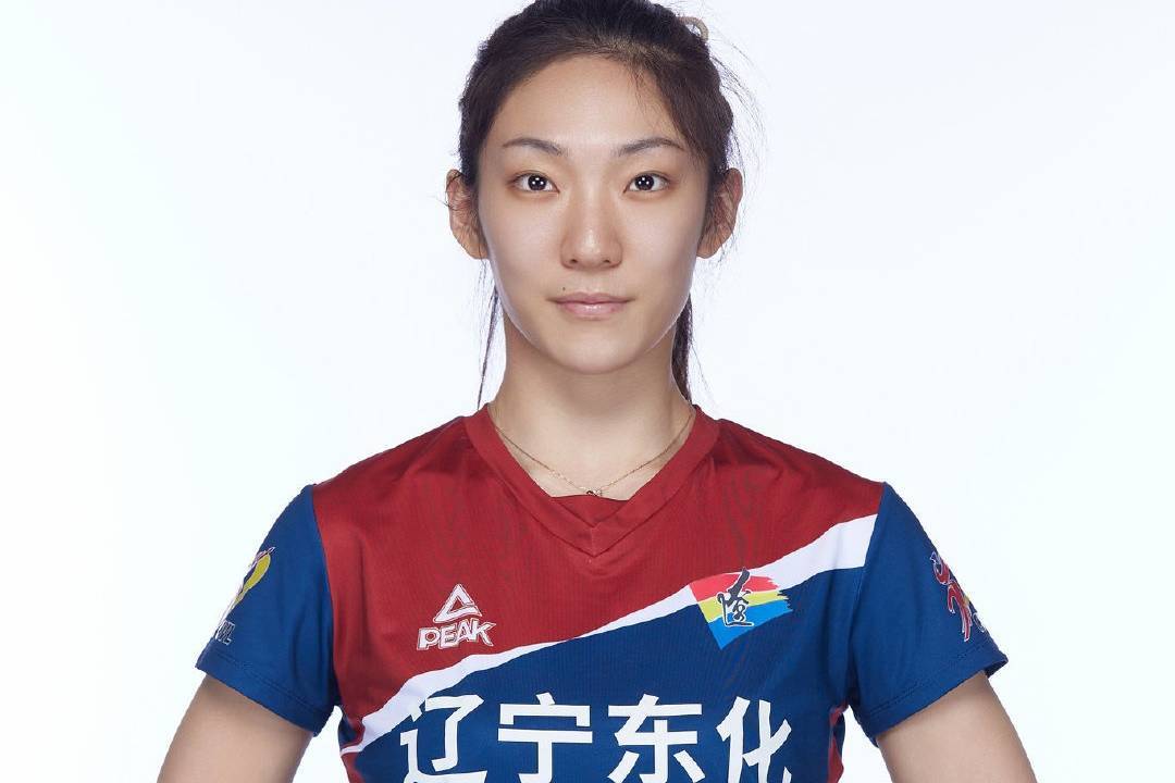 女排联赛e组辽宁2:3惜败上海,副攻小将孙雨晴拦网进账