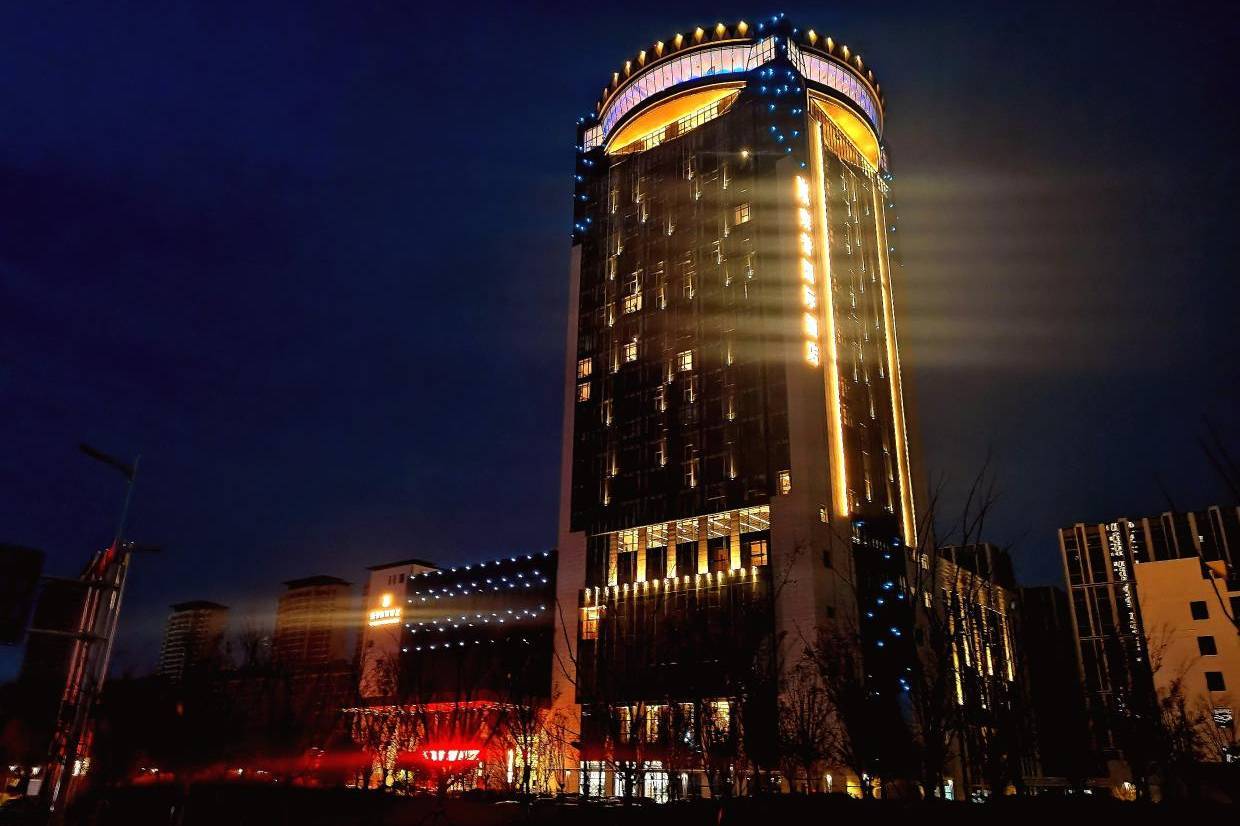 荣誉国际酒店(天长店)云端旋转自助餐厅安徽最大的"超级厨房"