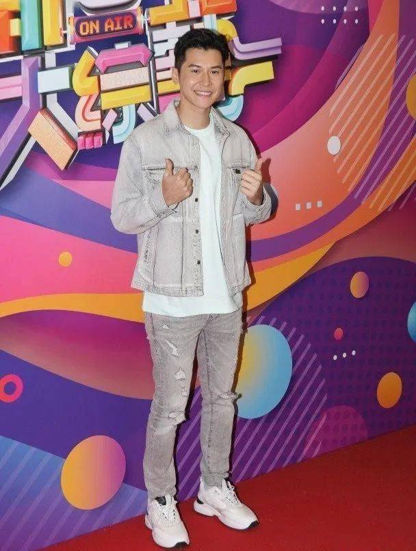 张智霖重返tvb拍剧?张继聪浸几个钟桑拿:烚到烂晒_阿聪_开心_屋企