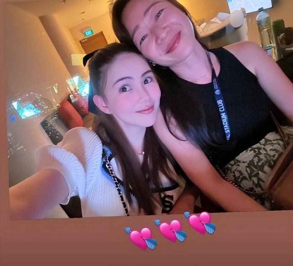 周杰伦新加坡演唱会:开场氛围超级好,孙燕姿和林俊杰送礼物_疫情_视频