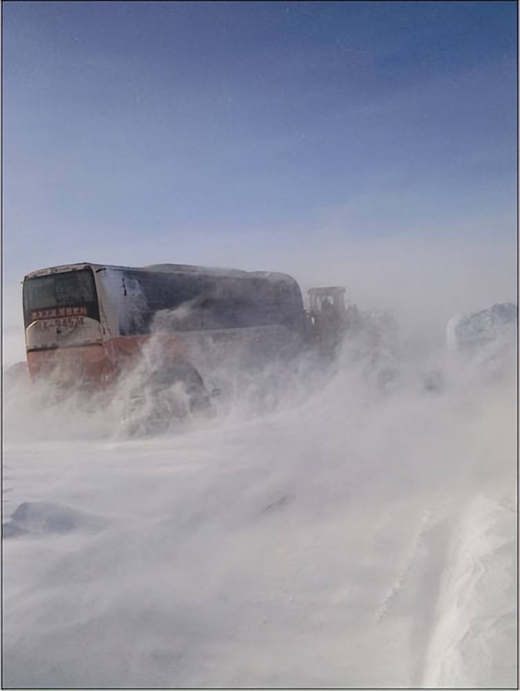 迎战恶劣天气 中国石油蓄足"底气"保障塔城地区万家温暖_塔城市_车辆