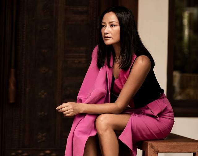 瞿颖在泰国金三角打网球,全身皮肤变得黝黑发亮,与过去反差很大_感情