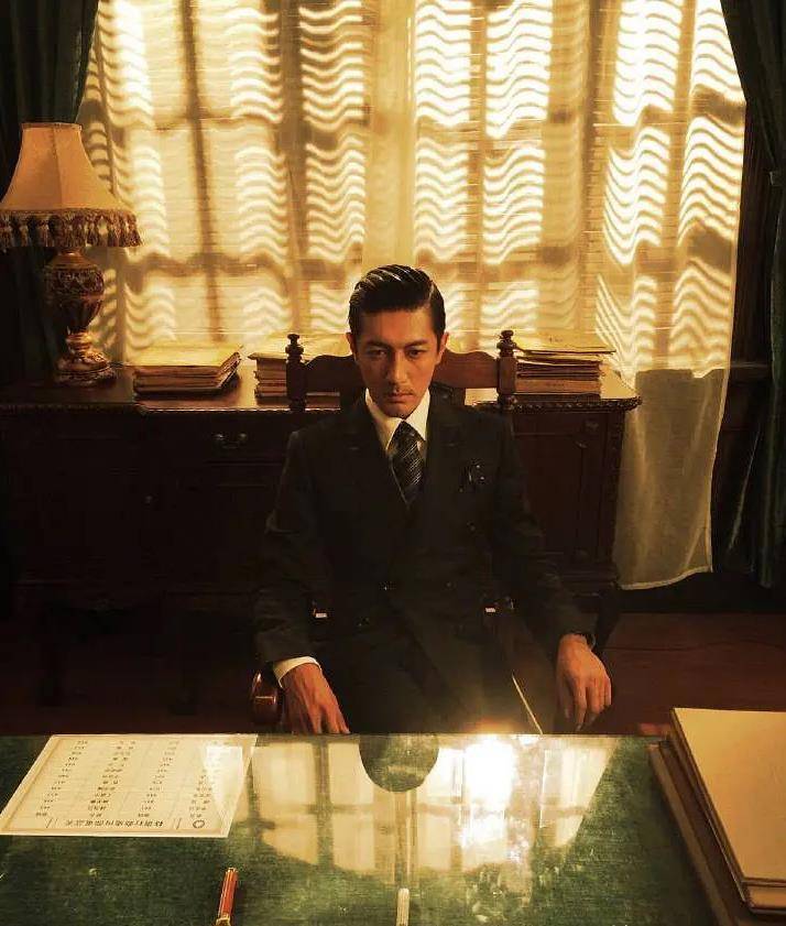 张鲁一潜伏16年,就是在等这个"四面人"的出现_角色_前行者_身份