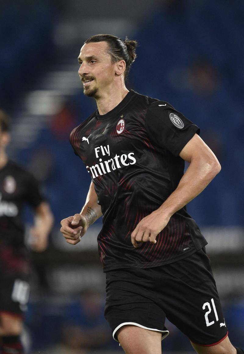 39岁伊布展示点球正确踢法,脱衣再显身材,半场造2球被换下_米兰