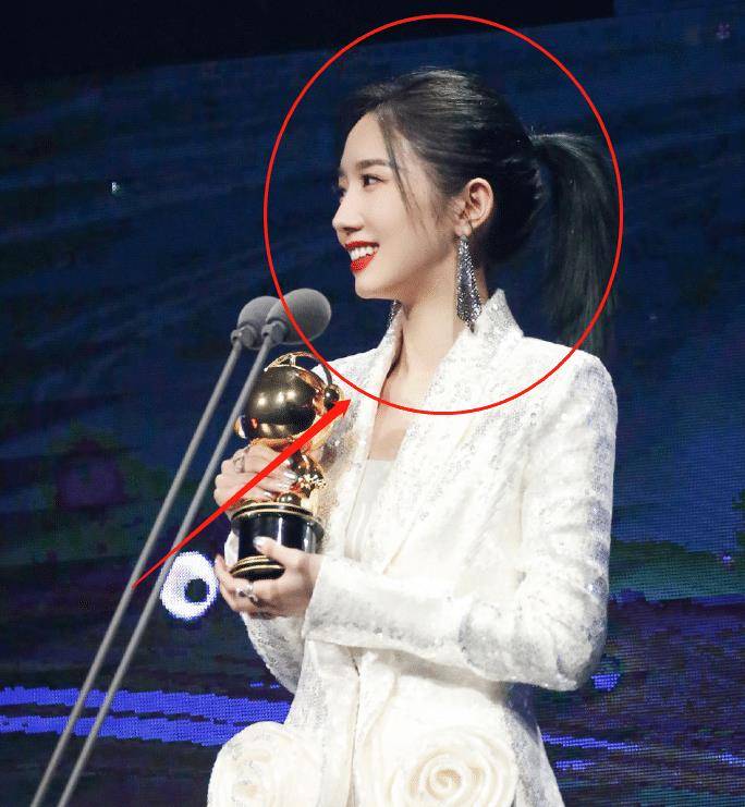 腾讯娱乐盛典榜单出炉,肖战获年度男歌手,年度女歌手实至名归_孟美岐