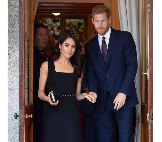 梅根夫妇不会返回王室过圣诞节,已故亲王的密友称他会选择原谅_哈里