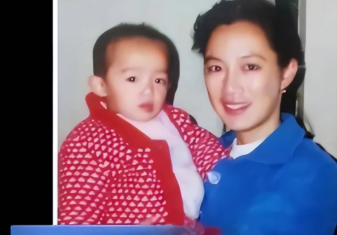 "钻山豹"申军谊:抛弃妻女恋上贾妮,同居八年却为女儿不婚_表演_燕妮