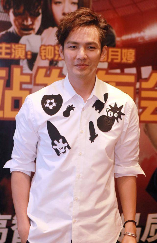 钟汉良真看不出来已经46岁,路人生图中尽显男神范._显得_造型_衬衫