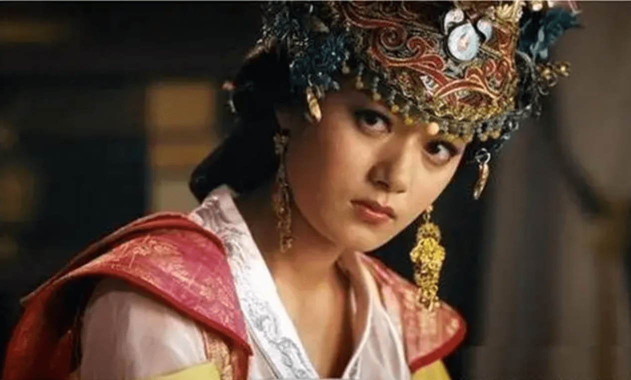 西夏梁太后:私会皇帝杀丈夫全家,打得宋神宗掩面痛哭,堪比女帝武则天