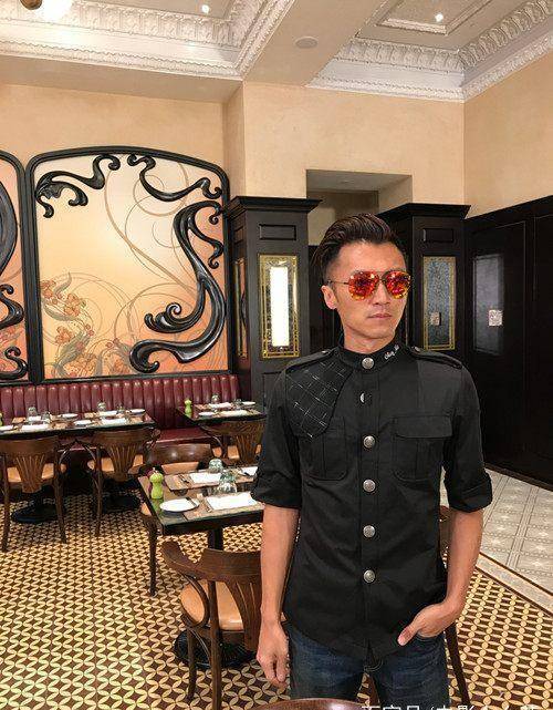 谢霆锋后厨展示才艺,友人双双成对,网友:就缺王菲_梁汉文_生活_大厨