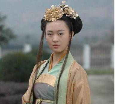 童瑶在这部剧中饰演潘仁美的女儿,后来成为了大宋的皇妃.