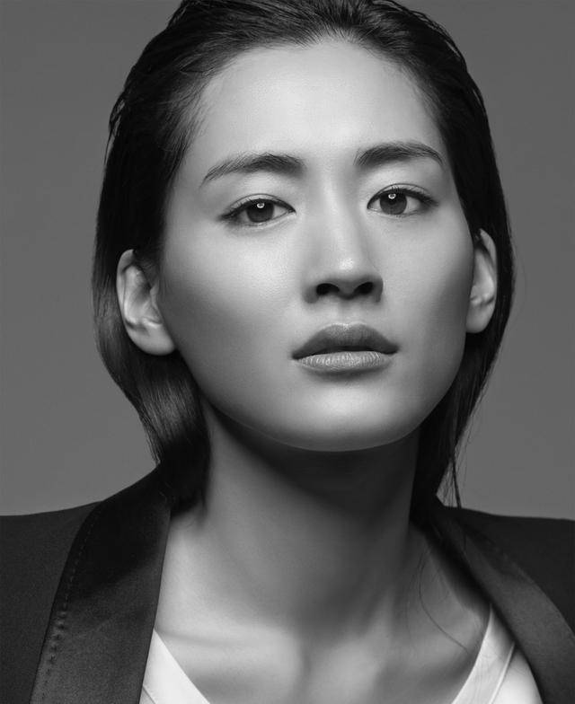 在后期的《海街日记》中许多人说绫濑遥变老了实际上也只是骨相增强了