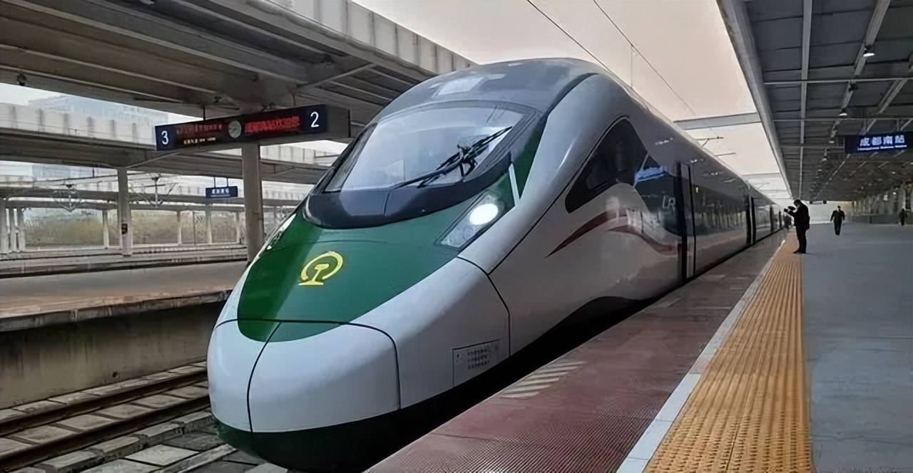 新型"复兴号"今日首次亮相_动车组_中国_成都