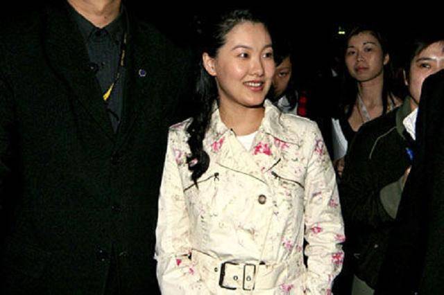 跳水皇后伏明霞:24岁嫁50岁富商,5年生仨孩,结婚20年相敬如宾_训练