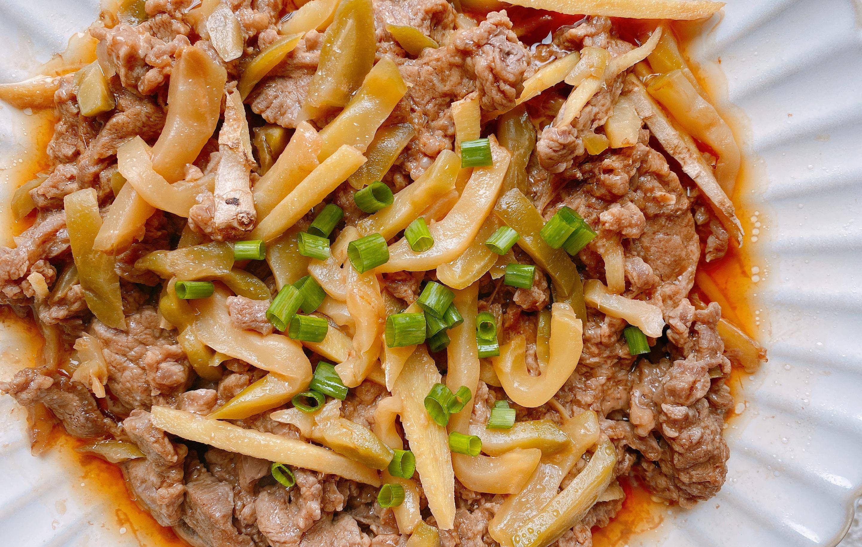 天热了要给孩子多吃蒸菜,配上牛肉,既咸又好吃,又不油腻_榨菜_纹理