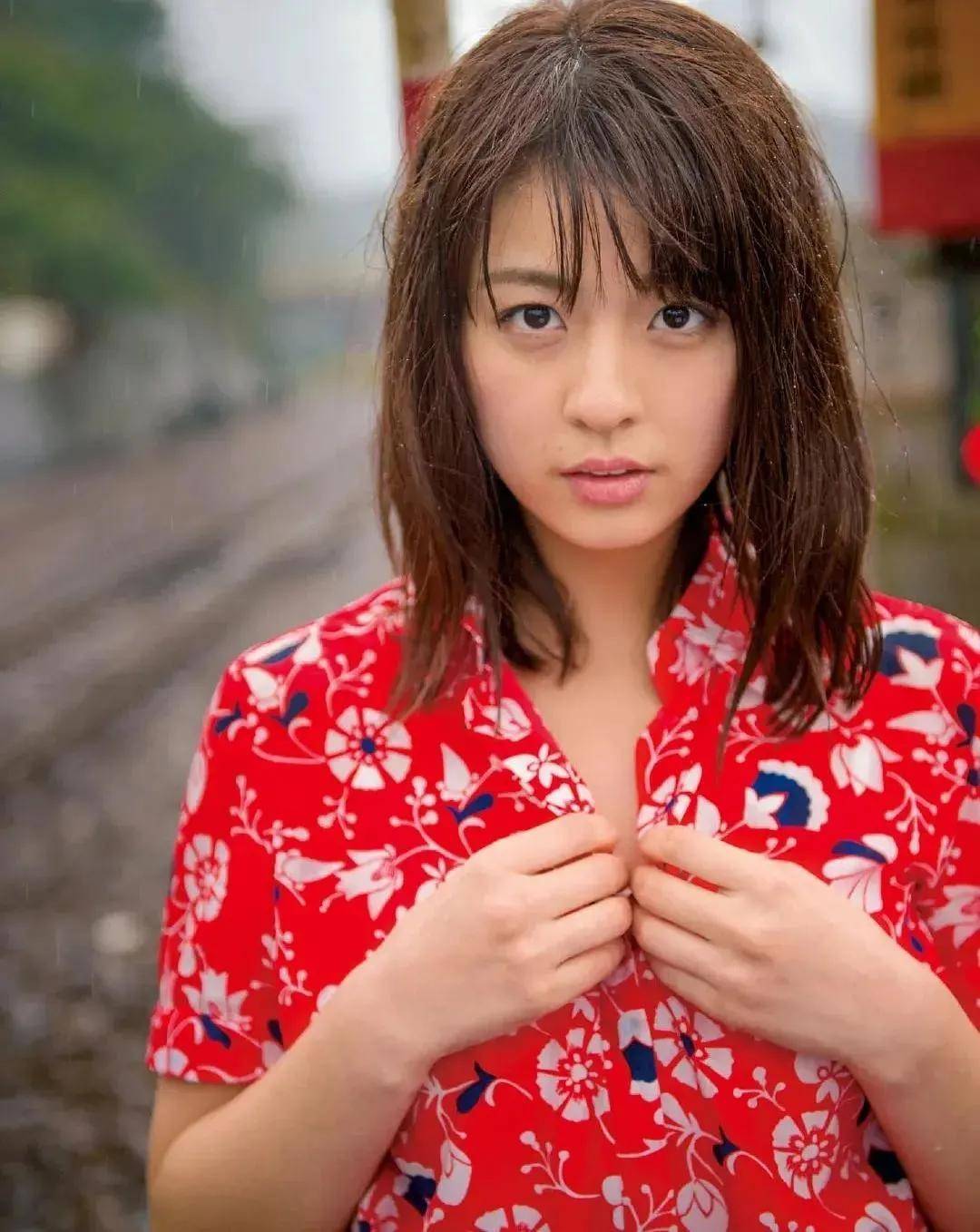 世界杯最美太太团名号,属于国外球员南野拓实女友_百合_美女_焦点