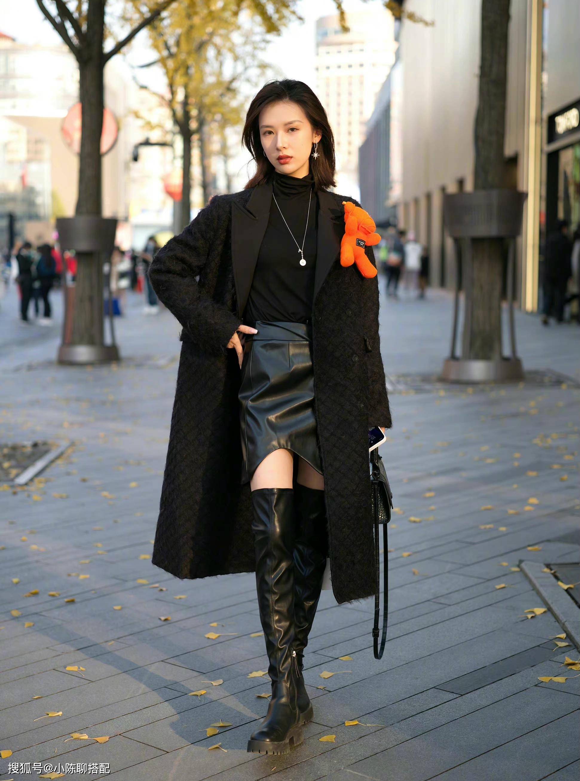 看了杭州街拍才明白:最普通的"全黑穿搭",这么穿太洋气了_身材_黑色