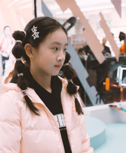 我们眼中的小女孩也是长成了一个大孩子,虽然今年森碟也才12岁的年龄