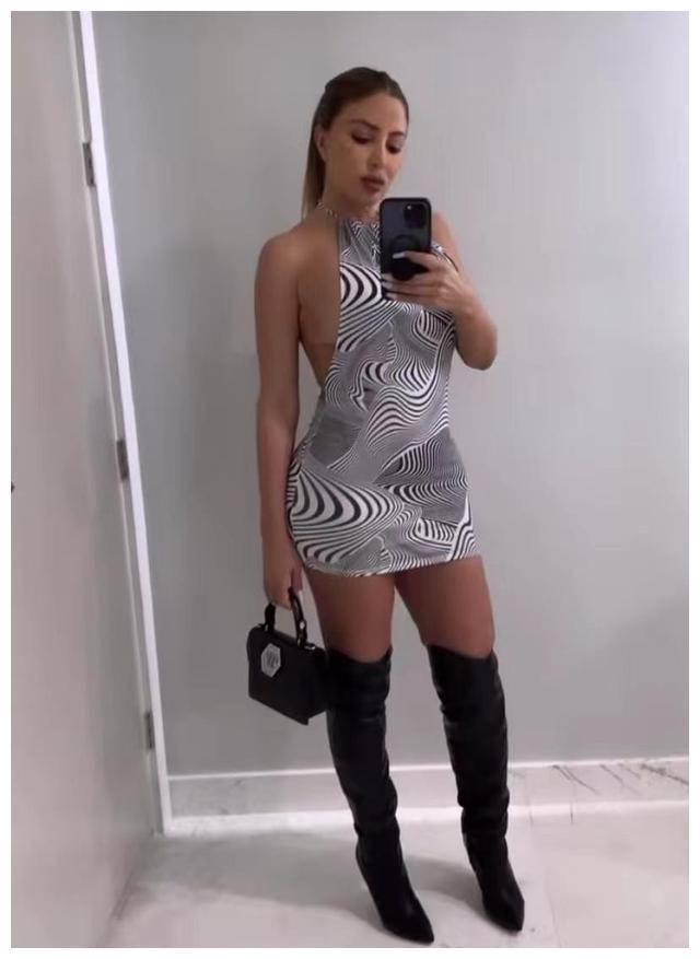 看不出已经48岁,皮蓬前妻"逆生长",连续晒出泳装照,气场好强_拉萨_穿