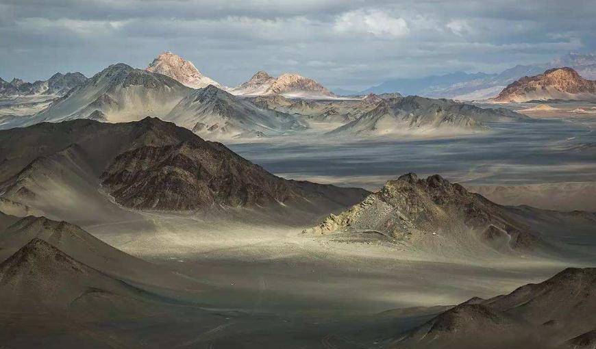 青海冷湖黑独山,一片黑沙滩,被称为"月球表面"_地方_开发_时候