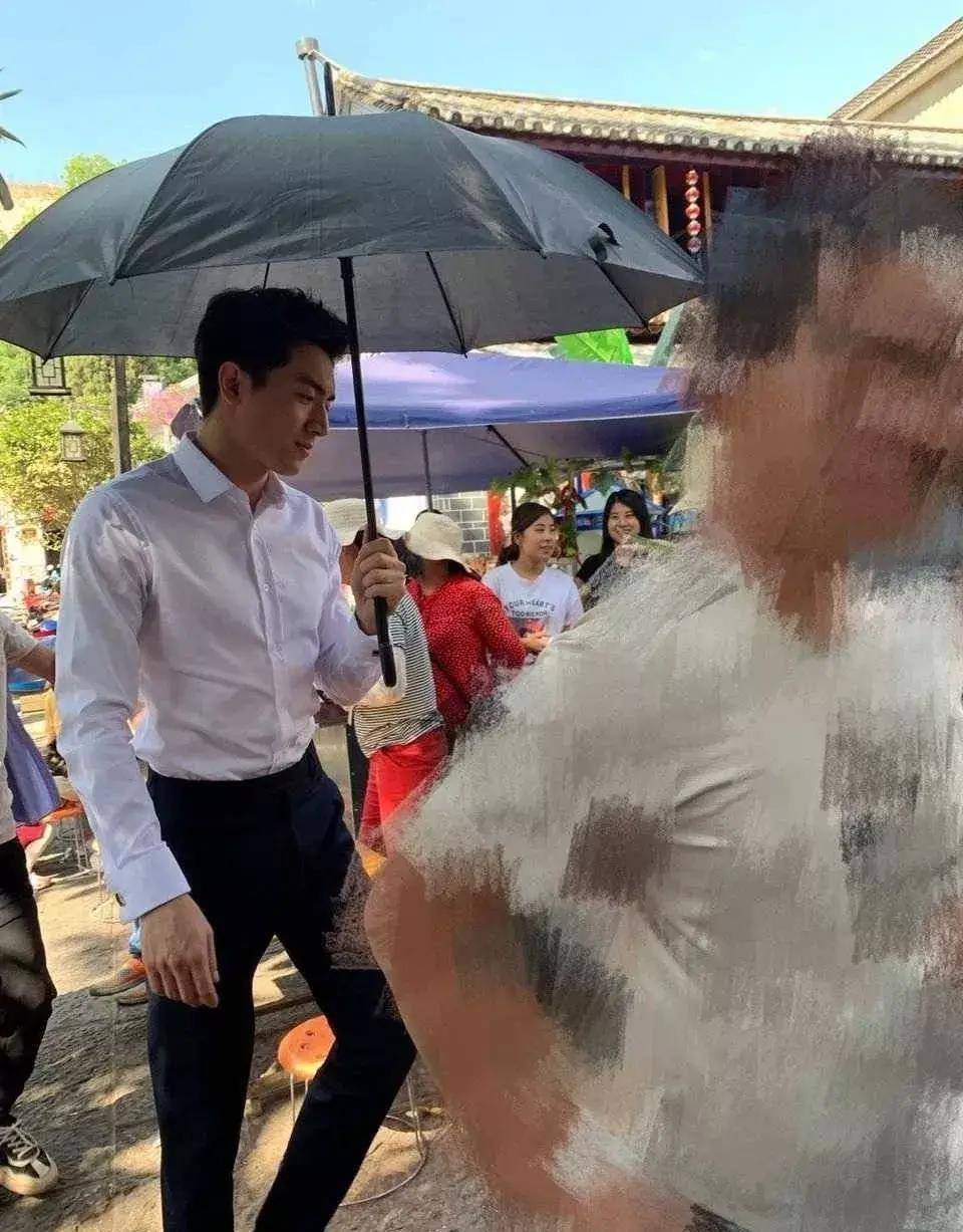 林更新露内裤边健身上热搜,细腰大身材还有翘臀_网友_肌肉_手臂