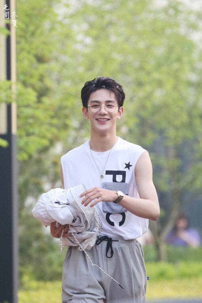 r1se谈塌房后心态变化,委屈诉说竟成受害者,粉丝挽尊_任豪_周震_什么